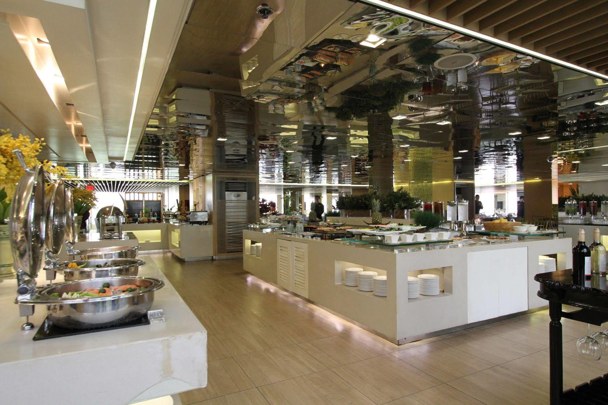 Midas Hotel And Casino Pasay Zewnętrze zdjęcie